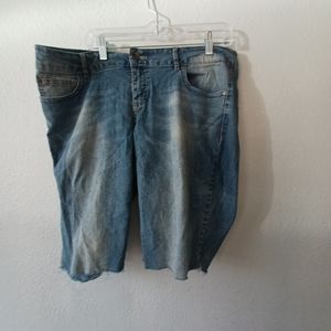 L E I cut off capri shorts size 17